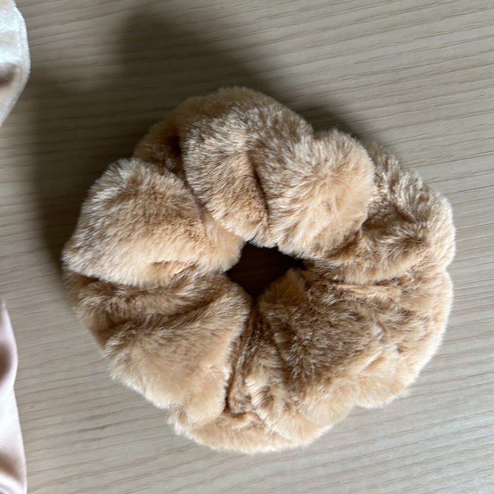 Express Scrunchie Set - Picture 2 of 8